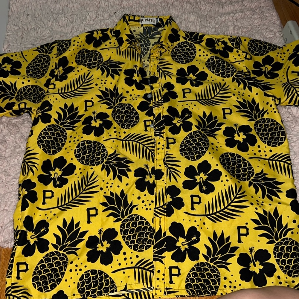 Pirates Hawaii Theme Button Up